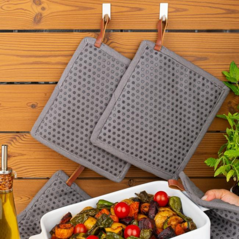 Grytlapp grå med ficka och siliconprickar