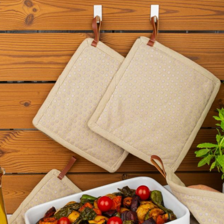 Grytlapp beige med ficka och siliconprickar